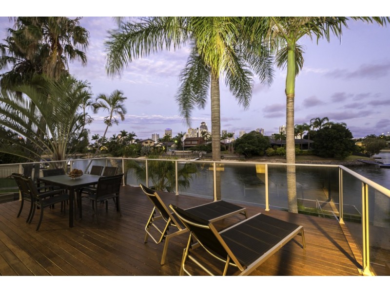 18 Maureen Court, Broadbeach Waters QLD 4218