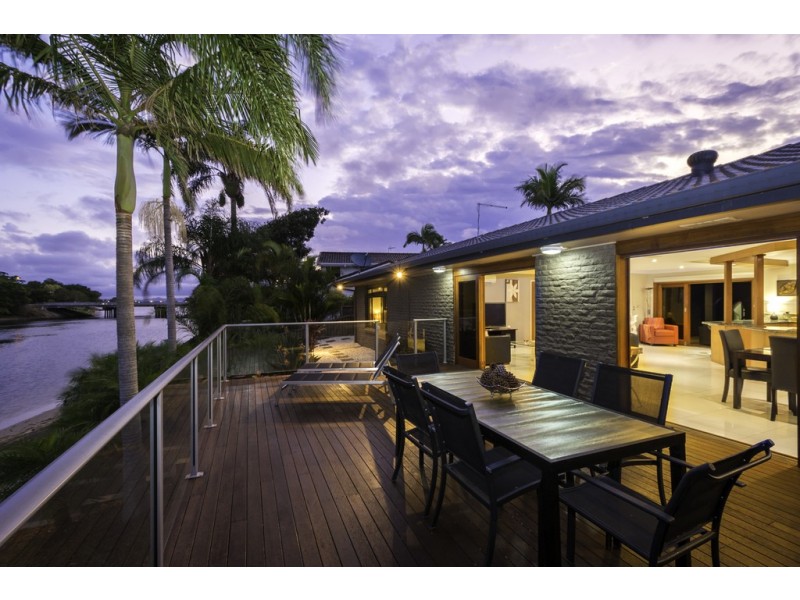 18 Maureen Court, Broadbeach Waters QLD 4218