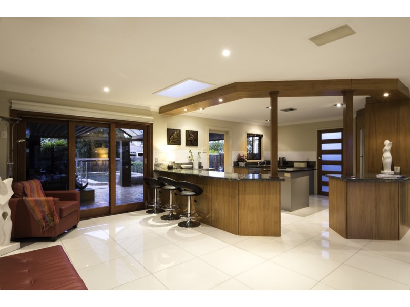 18 Maureen Court, Broadbeach Waters QLD 4218