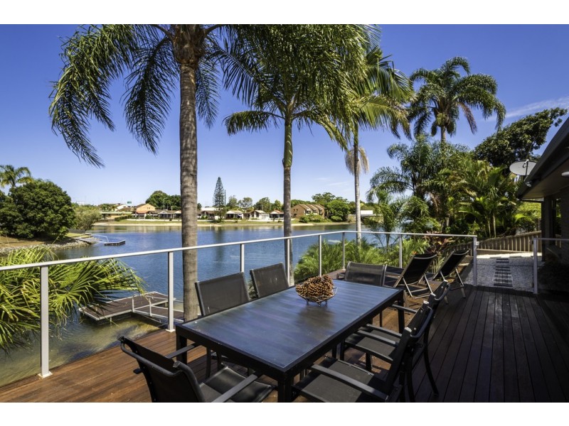 18 Maureen Court, Broadbeach Waters QLD 4218