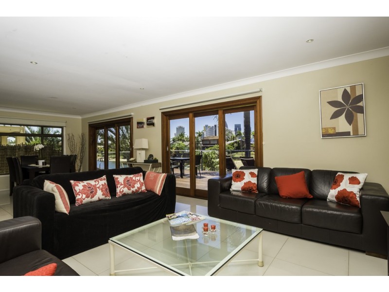 18 Maureen Court, Broadbeach Waters QLD 4218