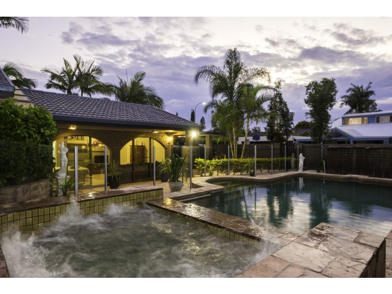 18 Maureen Court, Broadbeach Waters QLD 4218