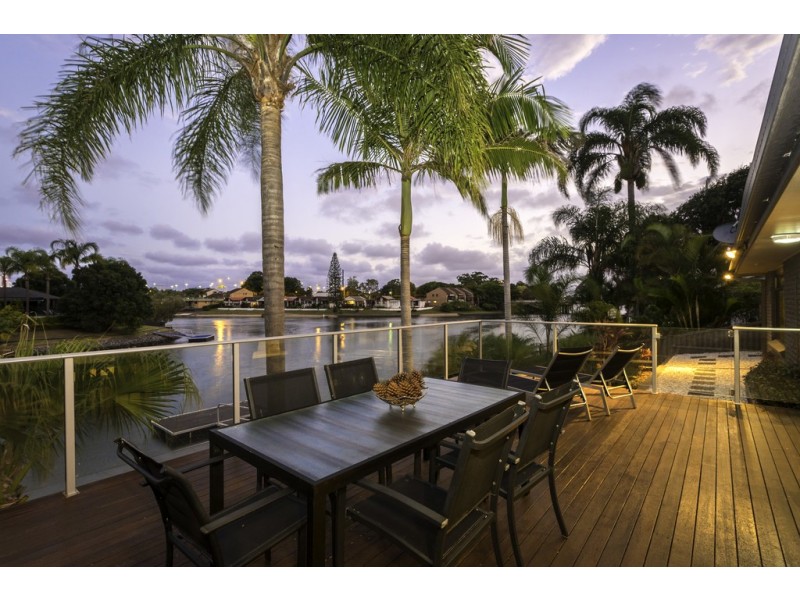 18 Maureen Court, Broadbeach Waters QLD 4218