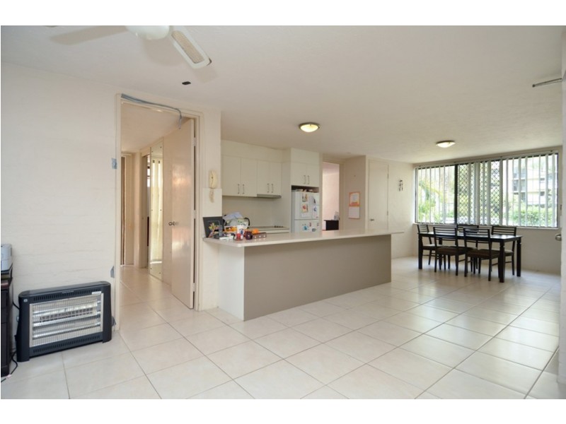 2/13 Federation Avenue, Broadbeach QLD 4218
