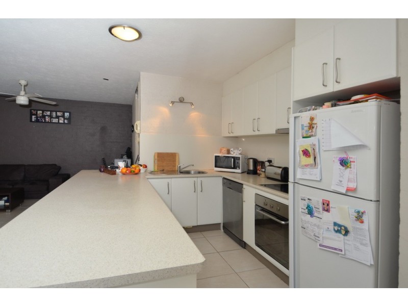 2/13 Federation Avenue, Broadbeach QLD 4218