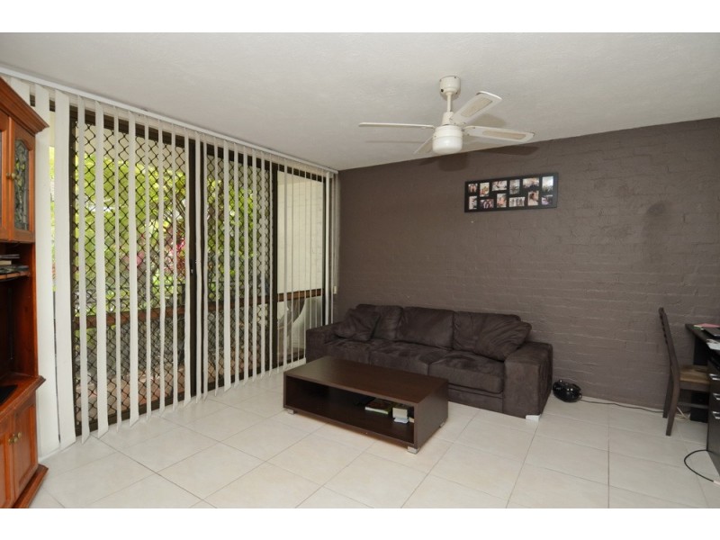 2/13 Federation Avenue, Broadbeach QLD 4218
