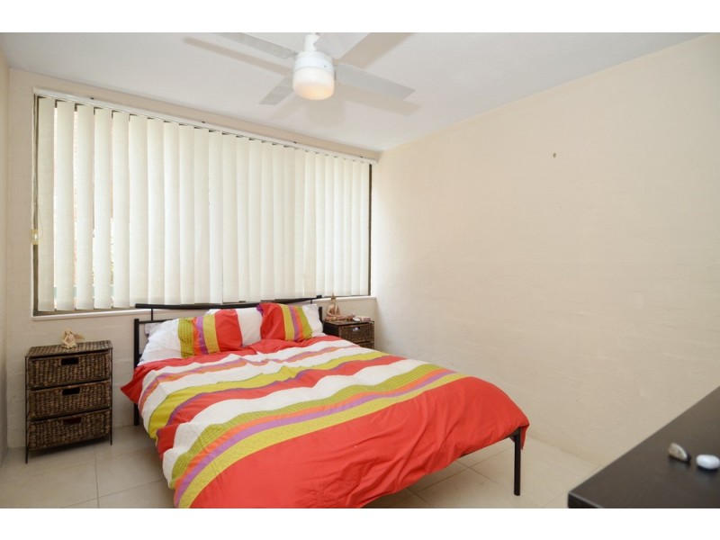 2/13 Federation Avenue, Broadbeach QLD 4218