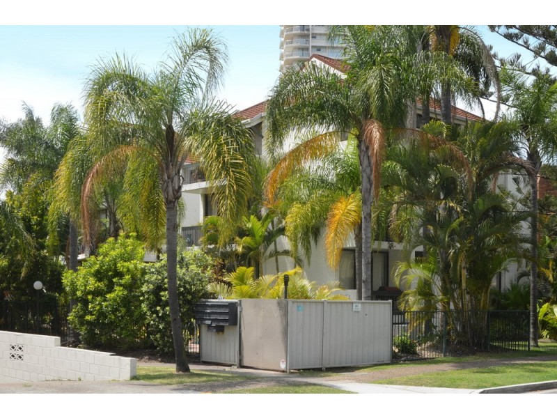 2/13 Federation Avenue, Broadbeach QLD 4218