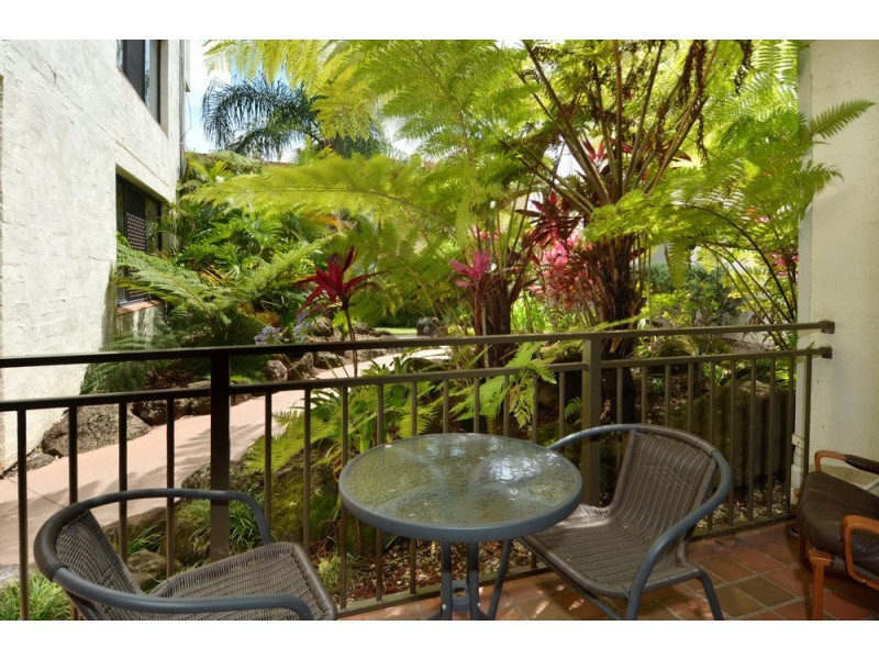 2/13 Federation Avenue, Broadbeach QLD 4218