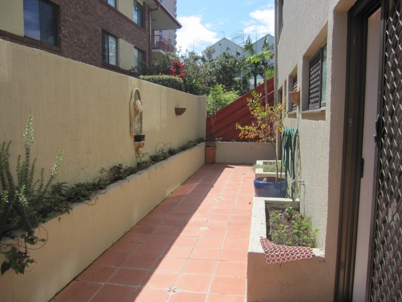 1/27 Second Ave, Broadbeach QLD 4218