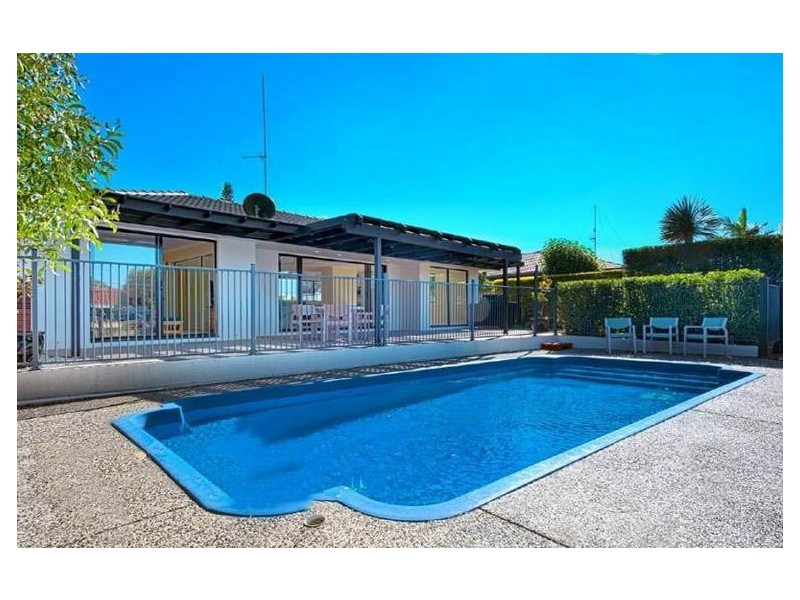 5 Reef Court, Mermaid Waters QLD 4218