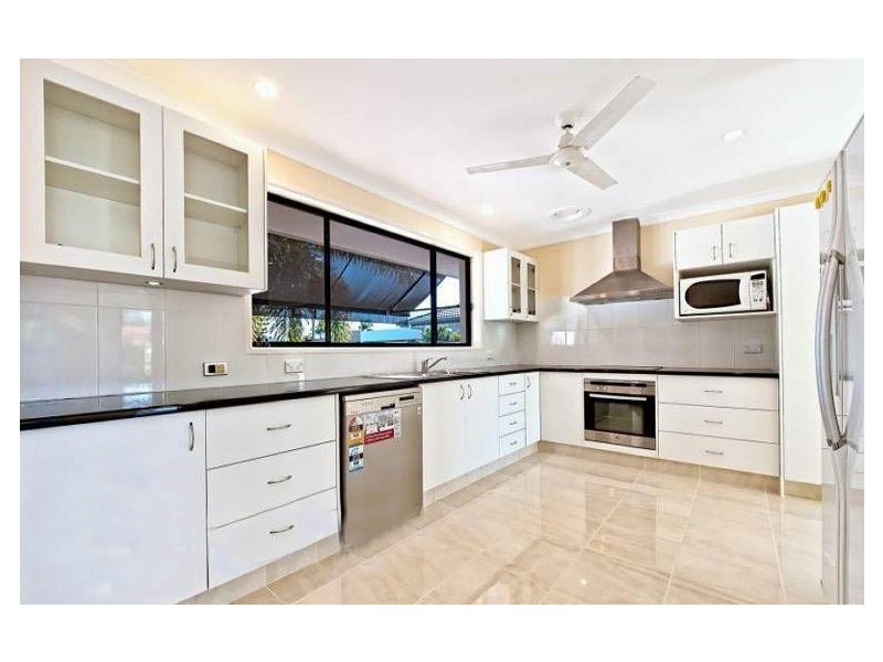 5 Reef Court, Mermaid Waters QLD 4218