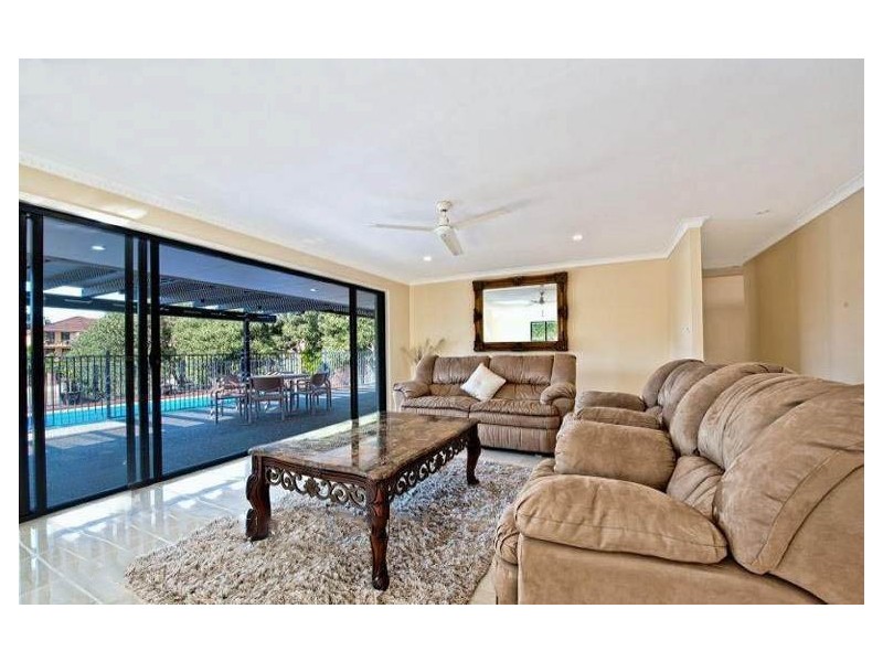 5 Reef Court, Mermaid Waters QLD 4218