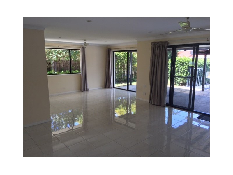 5 Reef Court, Mermaid Waters QLD 4218