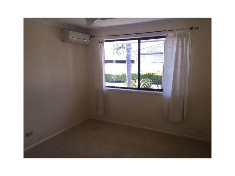 5 Reef Court, Mermaid Waters QLD 4218