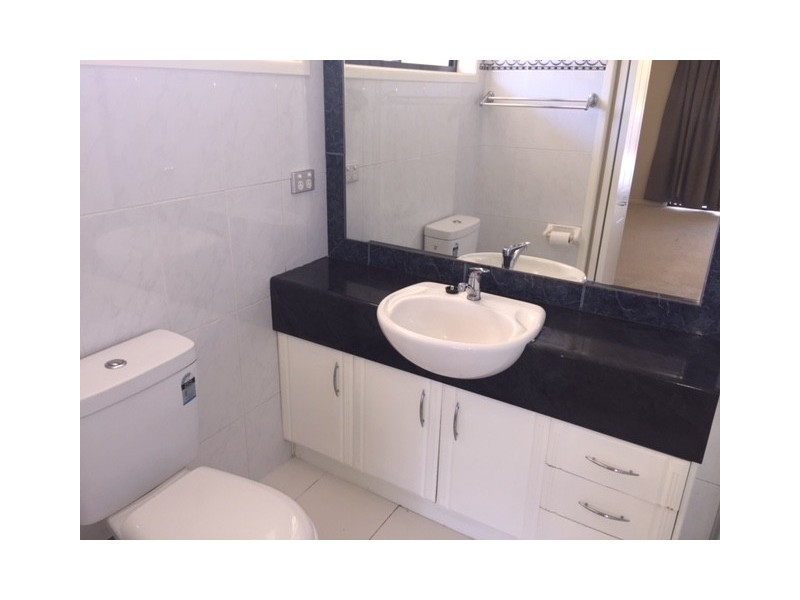 5 Reef Court, Mermaid Waters QLD 4218