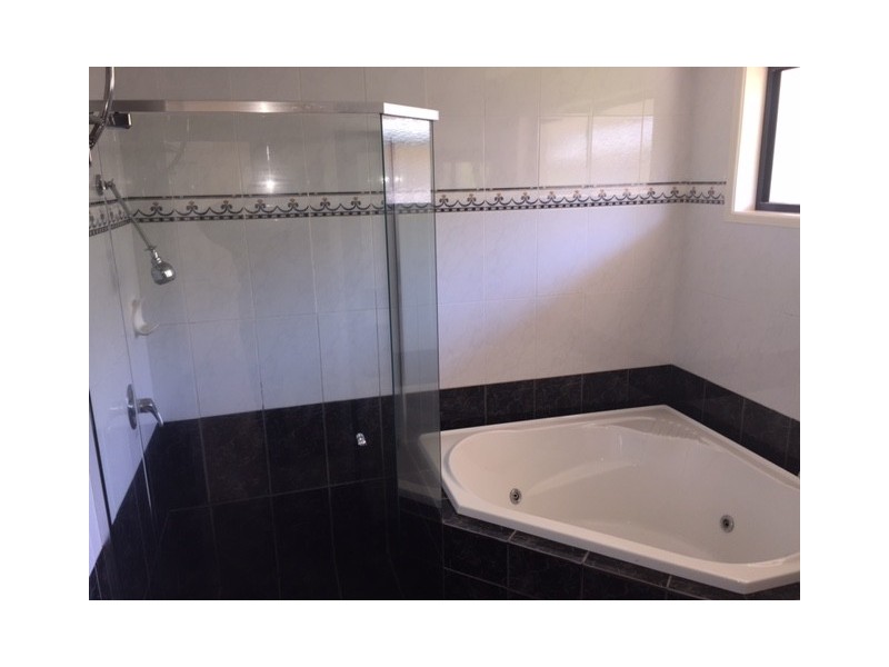 5 Reef Court, Mermaid Waters QLD 4218