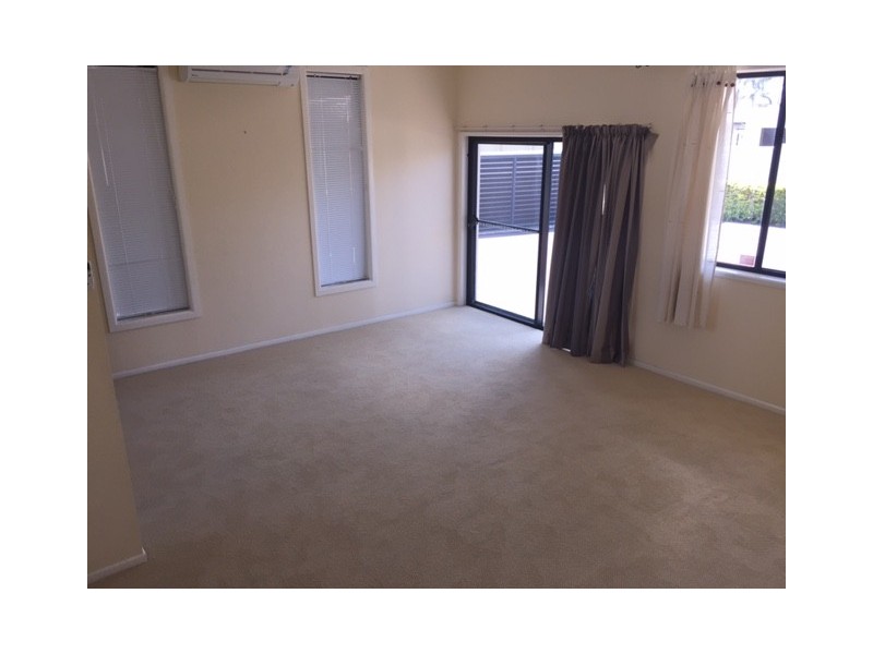 5 Reef Court, Mermaid Waters QLD 4218