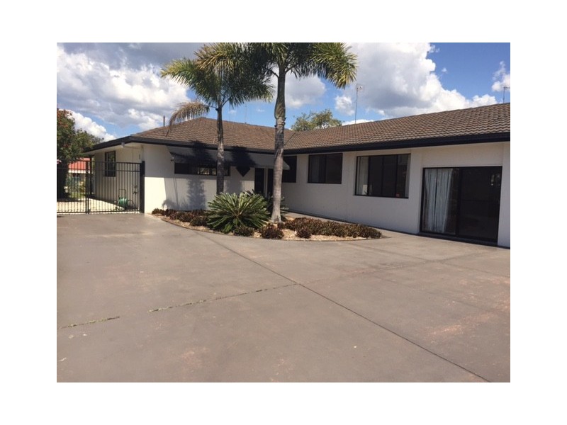 5 Reef Court, Mermaid Waters QLD 4218