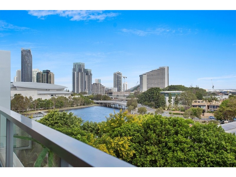 2410 ‘Freshwater Point’ 33 T E Peters Drive, Broadbeach Waters QLD 4218