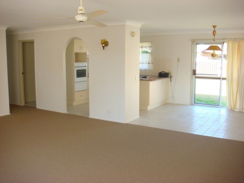 47 Rumrunner St, Mermaid Waters QLD 4218