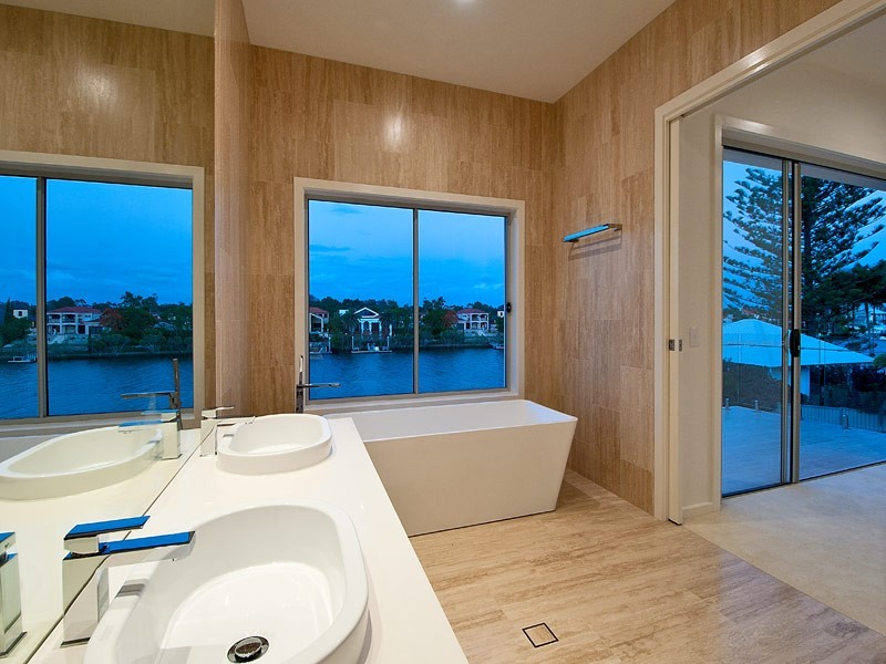 14 Garden Grove, Carrara QLD 4211