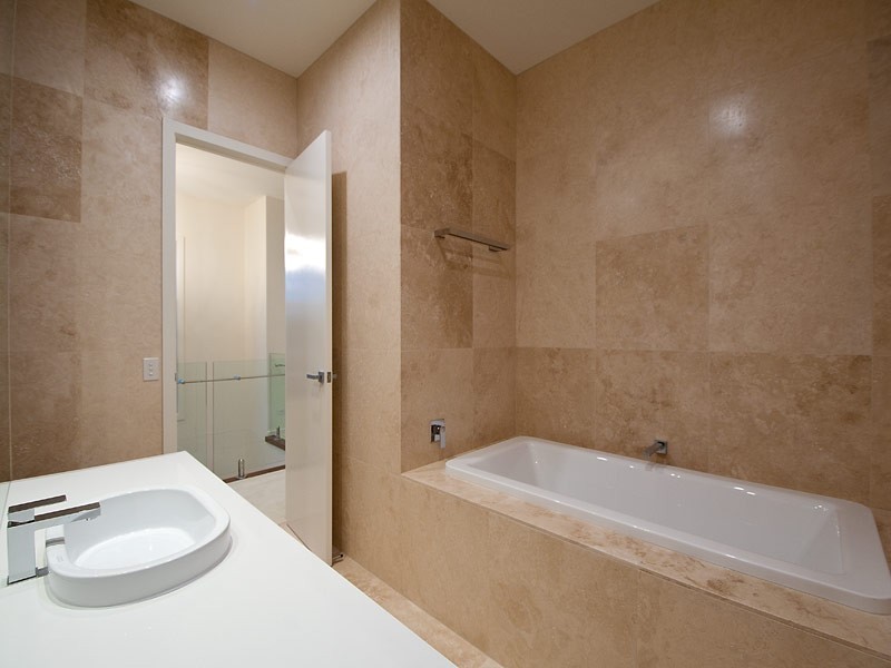 14 Garden Grove, Carrara QLD 4211