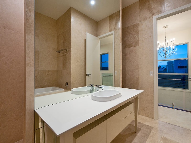 14 Garden Grove, Carrara QLD 4211