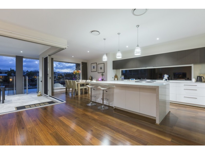18 Quayside Drive, Helensvale QLD 4212