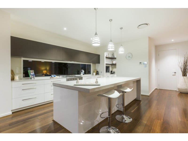 18 Quayside Drive, Helensvale QLD 4212