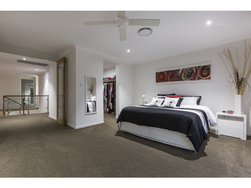 18 Quayside Drive, Helensvale QLD 4212