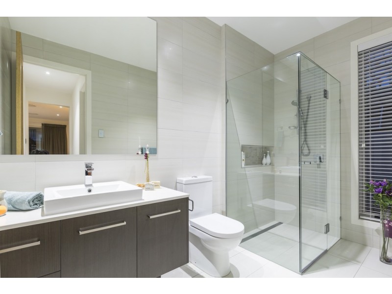18 Quayside Drive, Helensvale QLD 4212