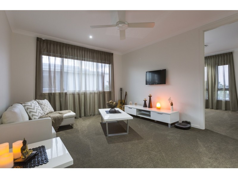 18 Quayside Drive, Helensvale QLD 4212