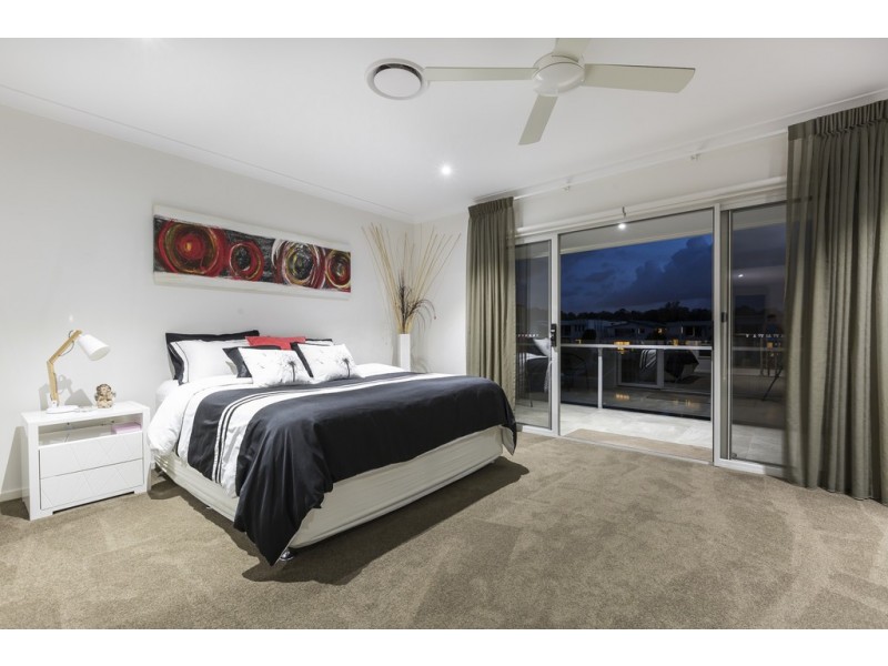 18 Quayside Drive, Helensvale QLD 4212
