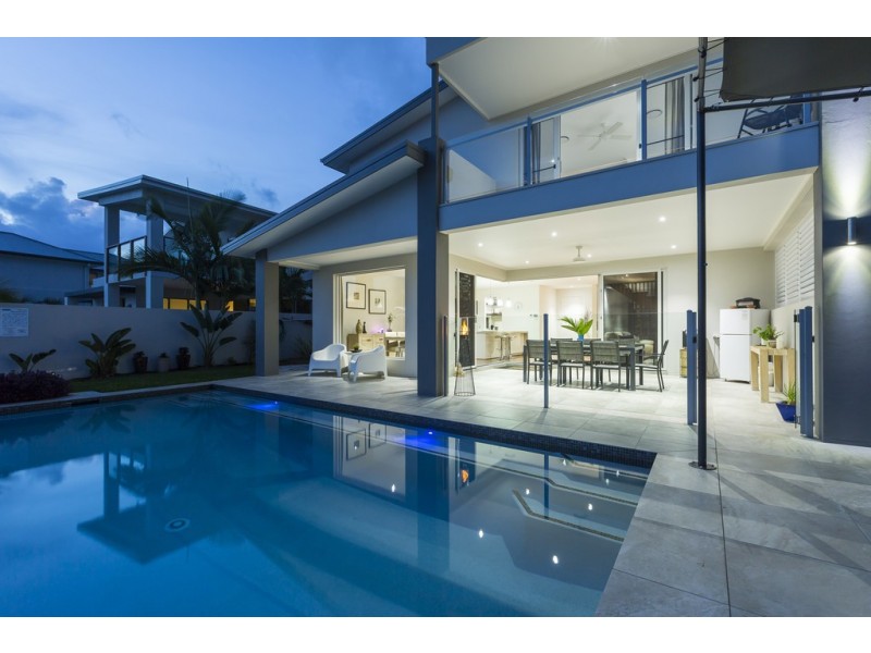 18 Quayside Drive, Helensvale QLD 4212