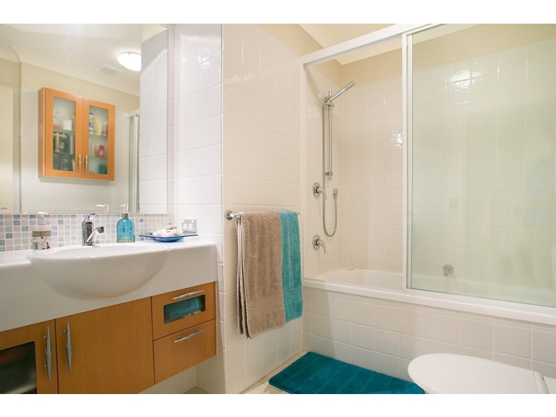 1002/1 The Cove Crescent, Carrara QLD 4211
