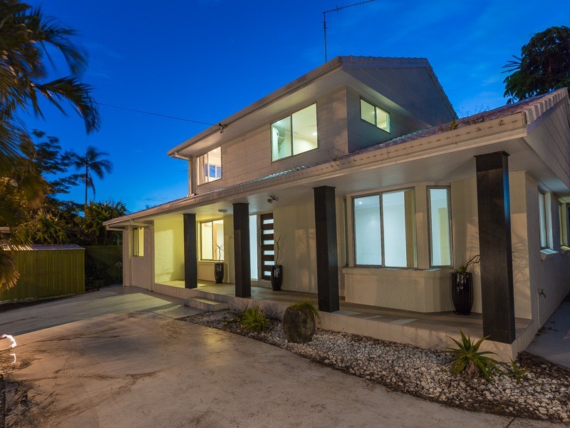 20 Bermuda St, Broadbeach Waters QLD 4218