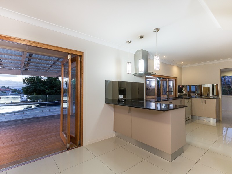 20 Bermuda St, Broadbeach Waters QLD 4218