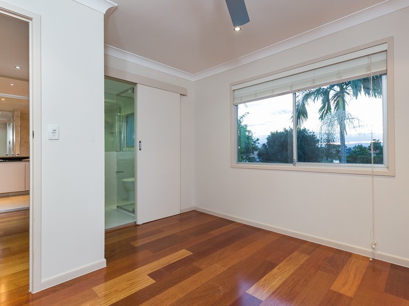 20 Bermuda St, Broadbeach Waters QLD 4218