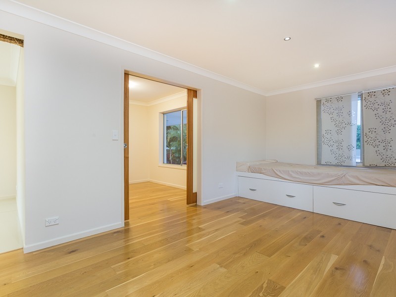 20 Bermuda St, Broadbeach Waters QLD 4218