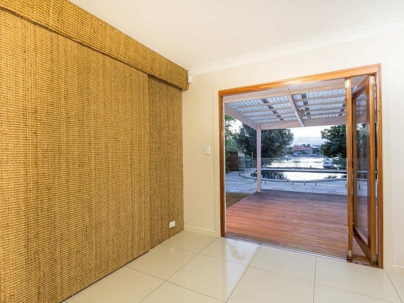 20 Bermuda St, Broadbeach Waters QLD 4218