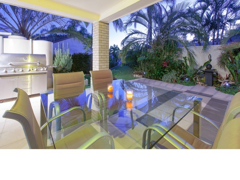34 Bermuda Street, Broadbeach Waters QLD 4218