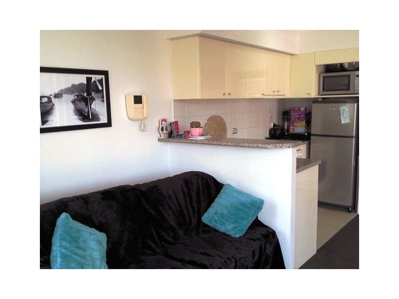 305/198 Surf Parade, Broadbeach QLD 4218