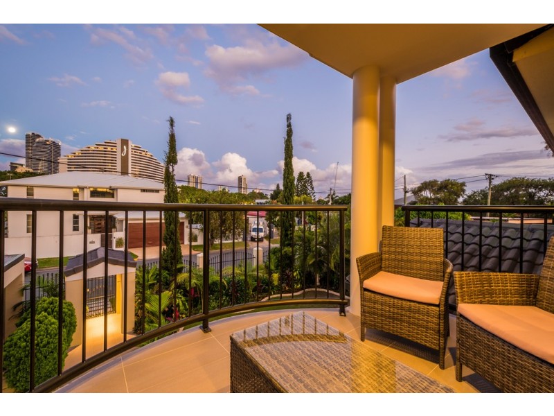 1 Lotus Key, Broadbeach Waters QLD 4218