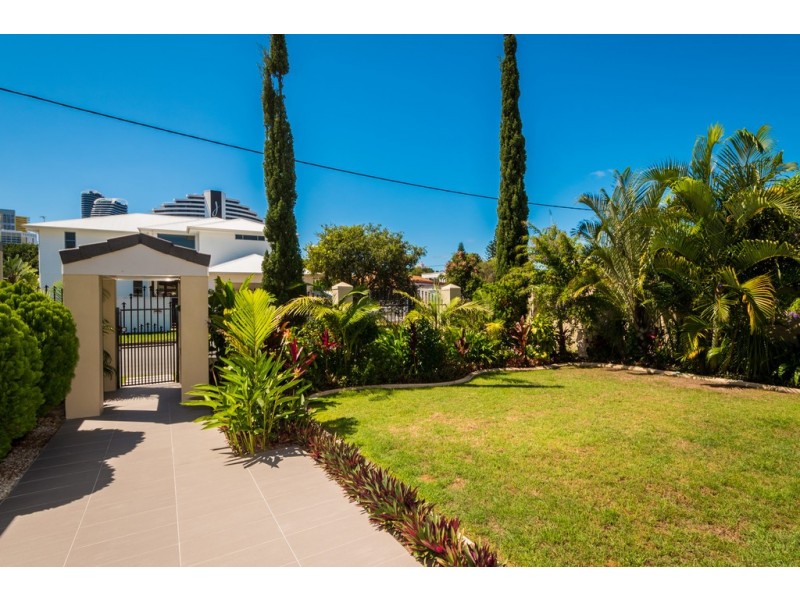 1 Lotus Key, Broadbeach Waters QLD 4218