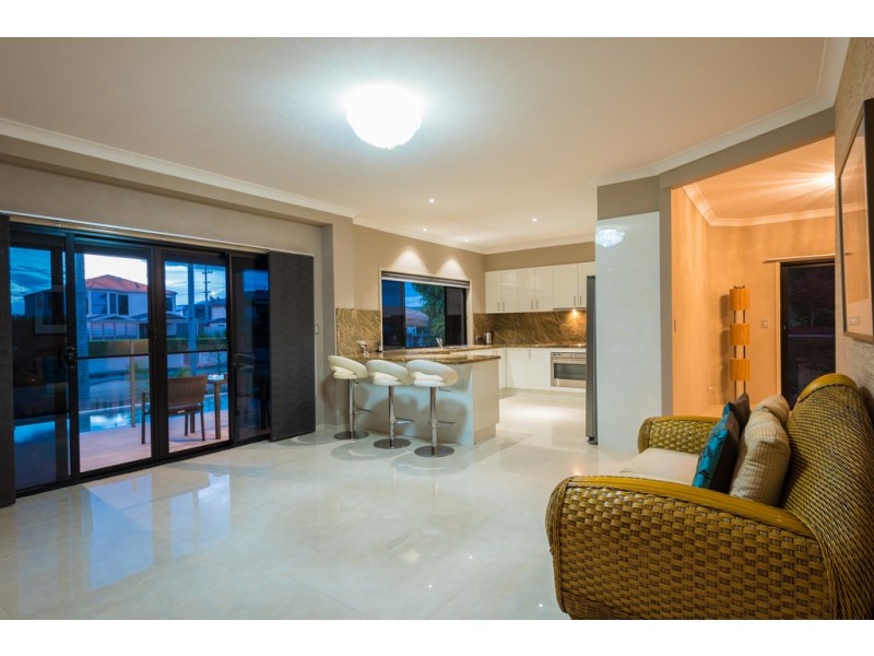 1 Lotus Key, Broadbeach Waters QLD 4218