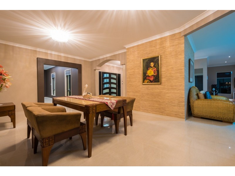 1 Lotus Key, Broadbeach Waters QLD 4218