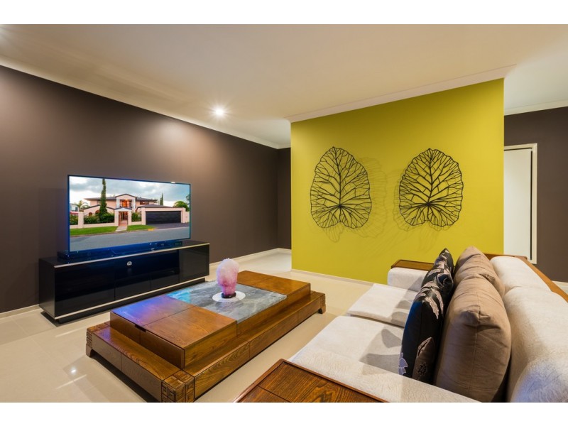 1 Lotus Key, Broadbeach Waters QLD 4218