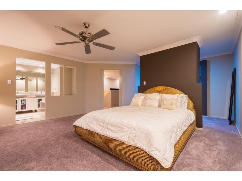 1 Lotus Key, Broadbeach Waters QLD 4218