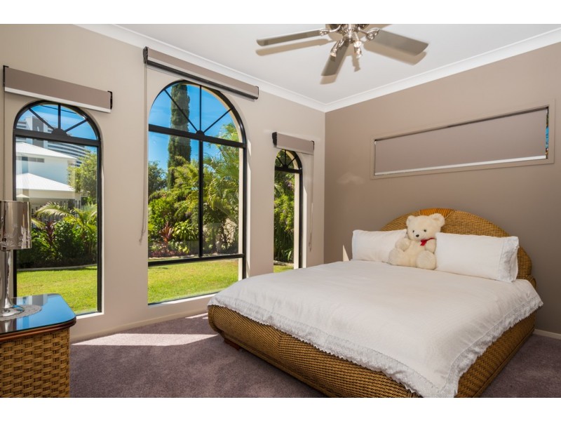 1 Lotus Key, Broadbeach Waters QLD 4218